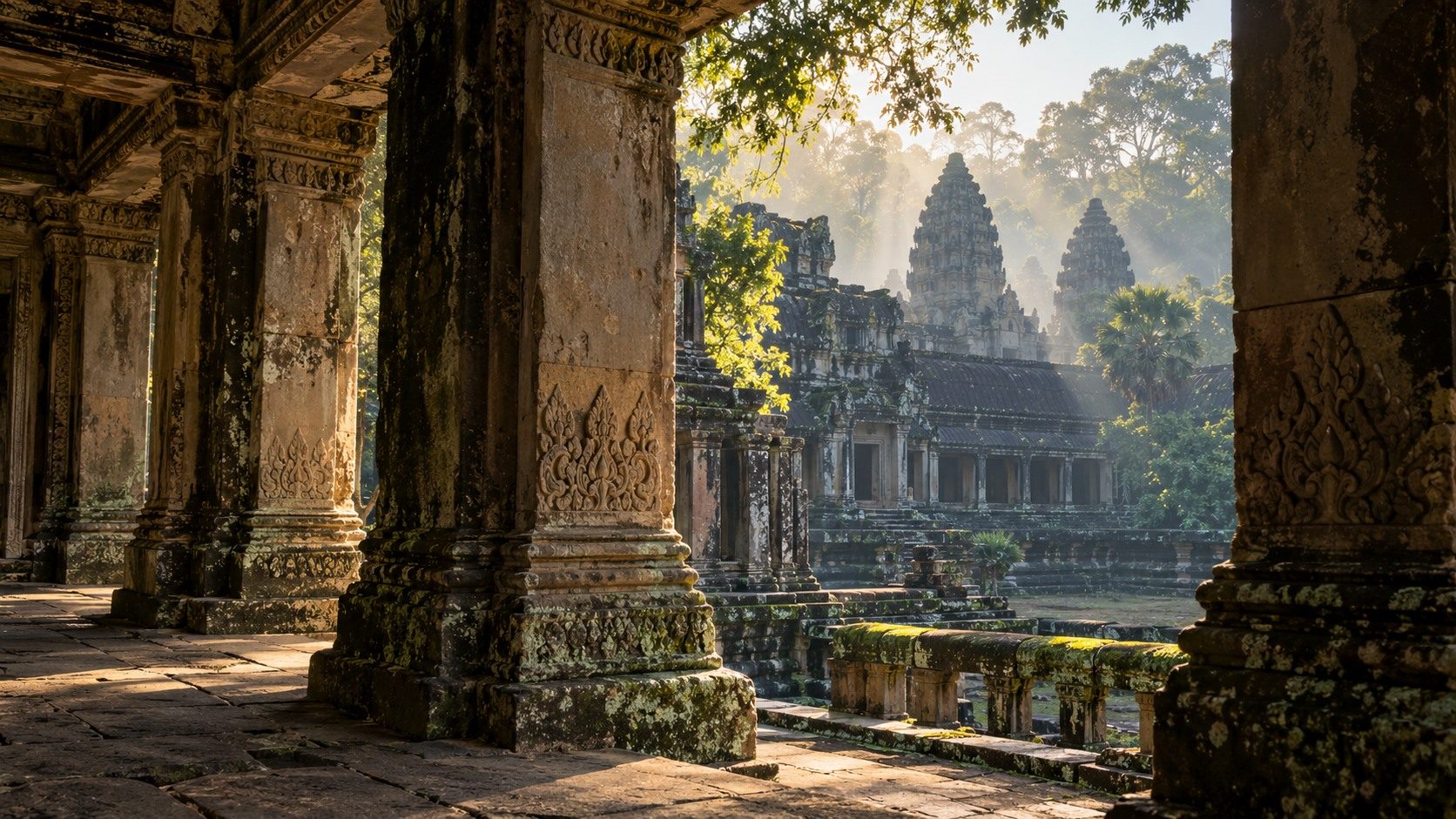 Steinsäulen eines Khmer-Tempels im Morgenlicht
