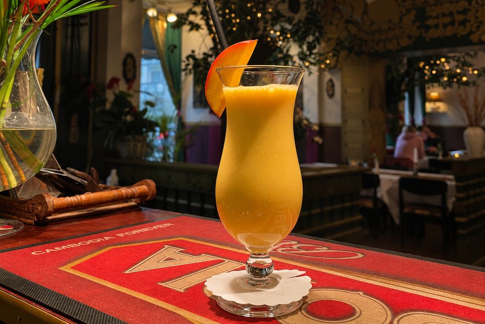 Mango-Getränk auf dem Tresen